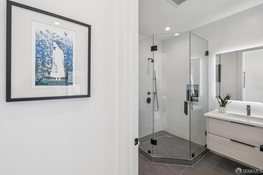 Thoughtfully renovated in 2023, this exceptional bi-level upper - photo 37
