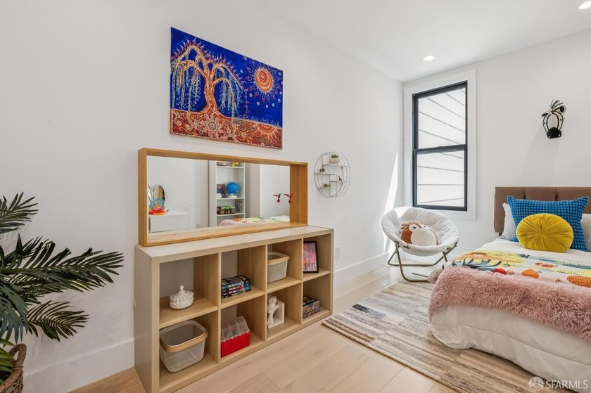 Thoughtfully renovated in 2023, this exceptional bi-level upper - photo 41