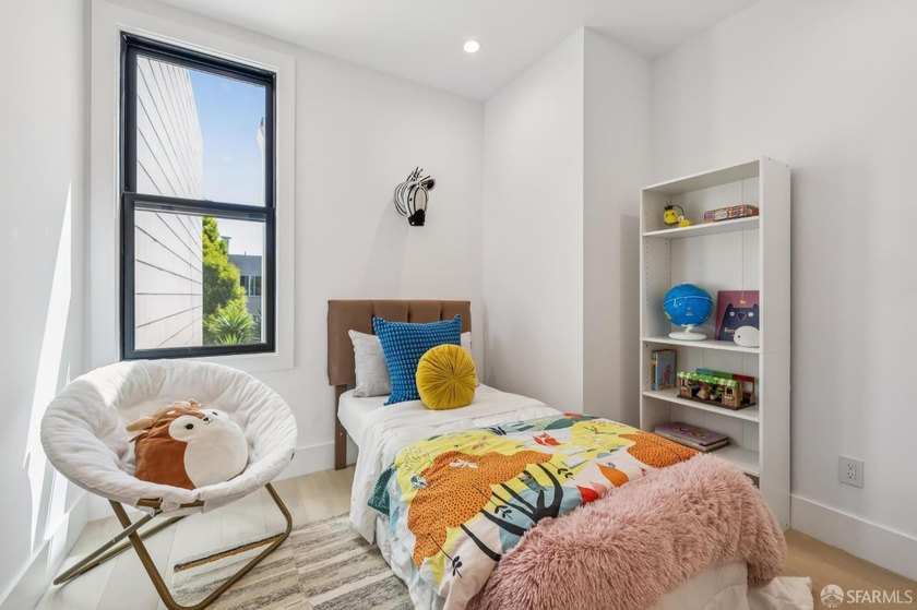 Thoughtfully renovated in 2023, this exceptional bi-level upper - photo 42