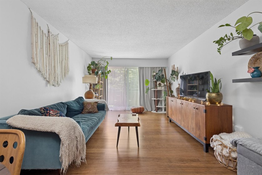 TOP FLOOR, tastefully updated south-facing 1-bedroom in the - photo 5