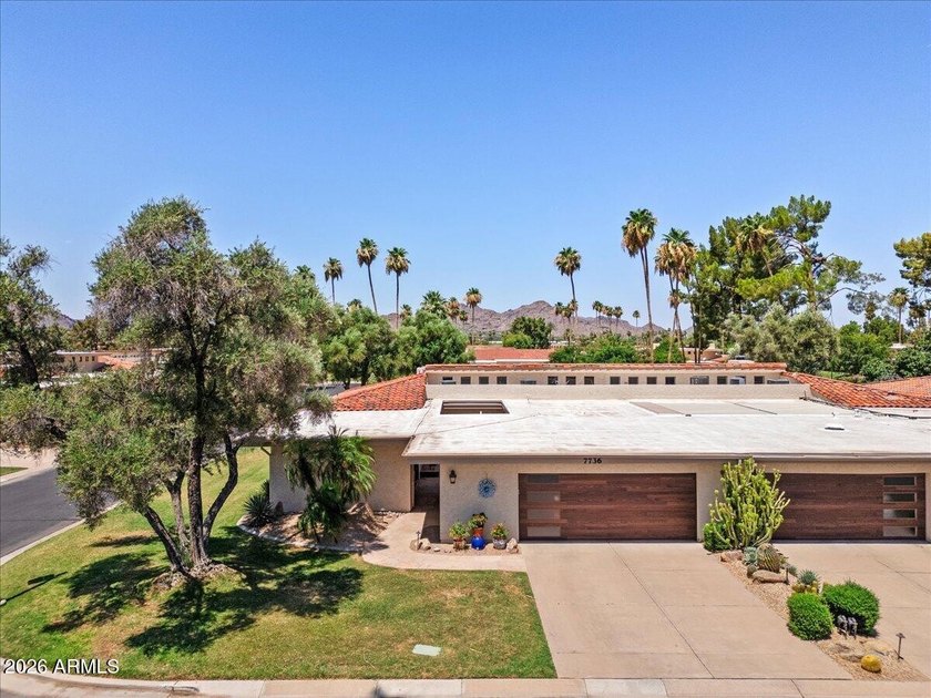 Located on a premium corner lot, tucked away in popular - photo 2