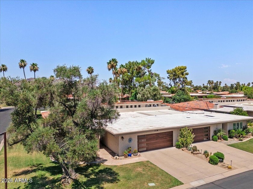 Located on a premium corner lot, tucked away in popular - photo 3