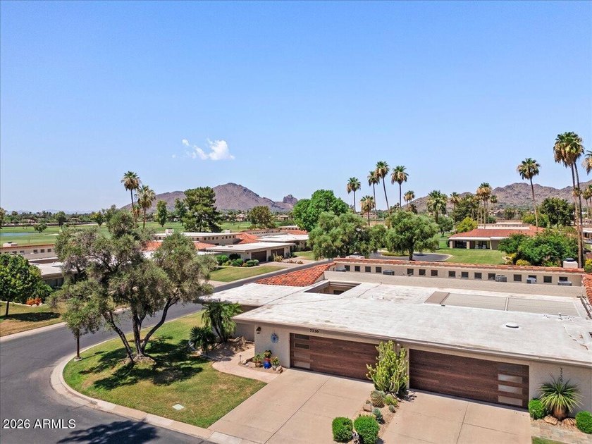 Located on a premium corner lot, tucked away in popular - photo 4