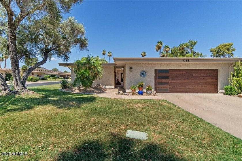 Located on a premium corner lot, tucked away in popular - photo 5