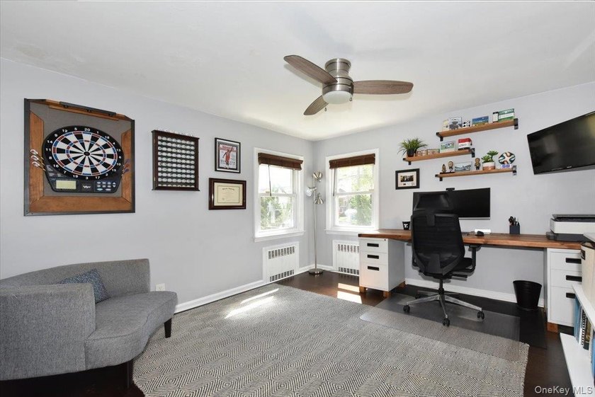 Welcome to this beautiful home located in the heart of Merrick - photo 18
