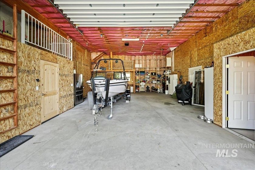 MOUNTAIN LIVING AT ITS BEST! Nestled on a beautifully wooded 1 - photo 22