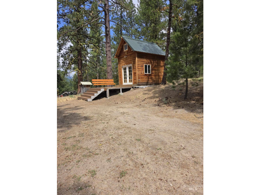 MOUNTAIN LIVING AT ITS BEST! Nestled on a beautifully wooded 1 - photo 24