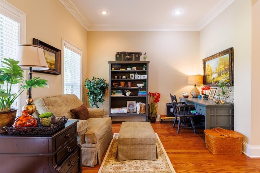 Located on a quiet cul-de-sac in the desirable Cypress Lakes - photo 32