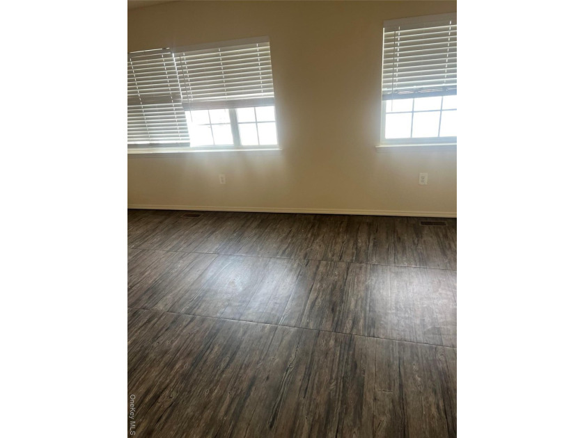 Nice condo in the Soundview area. Great opportunity for - photo 3