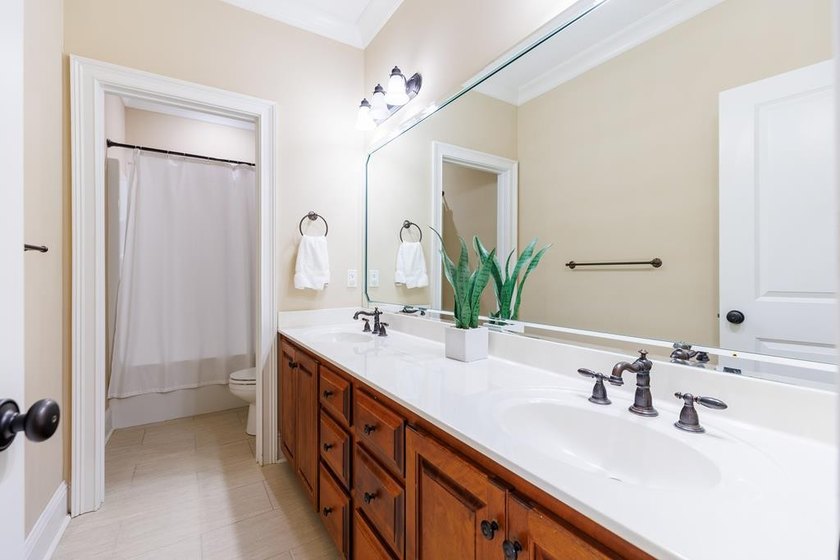 Located on a quiet cul-de-sac in the desirable Cypress Lakes - photo 36