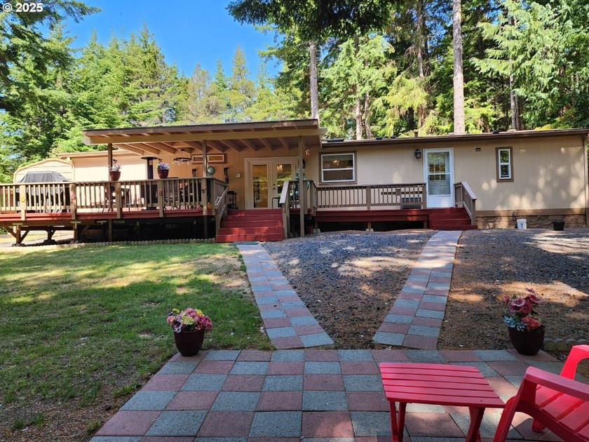Beautifully remodeled home loaded with quality upgrades, tucked - photo 3
