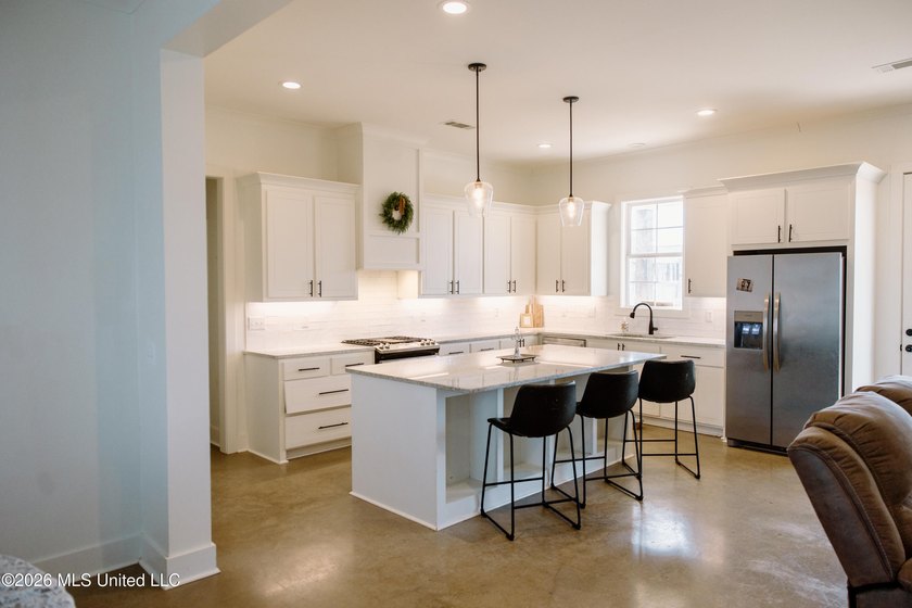Beautiful Like-New Home on Quiet Cul-de-Sac Located within the - photo 6