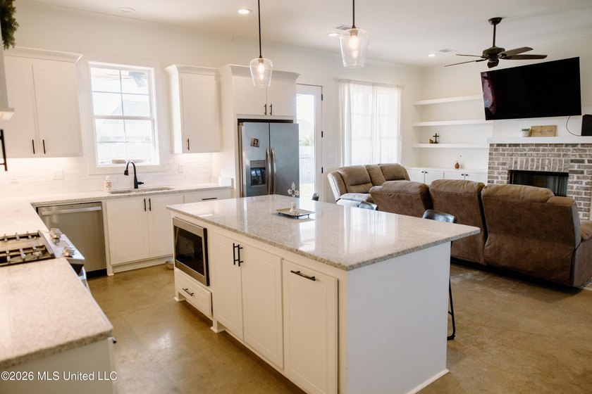 Beautiful Like-New Home on Quiet Cul-de-Sac Located within the - photo 8