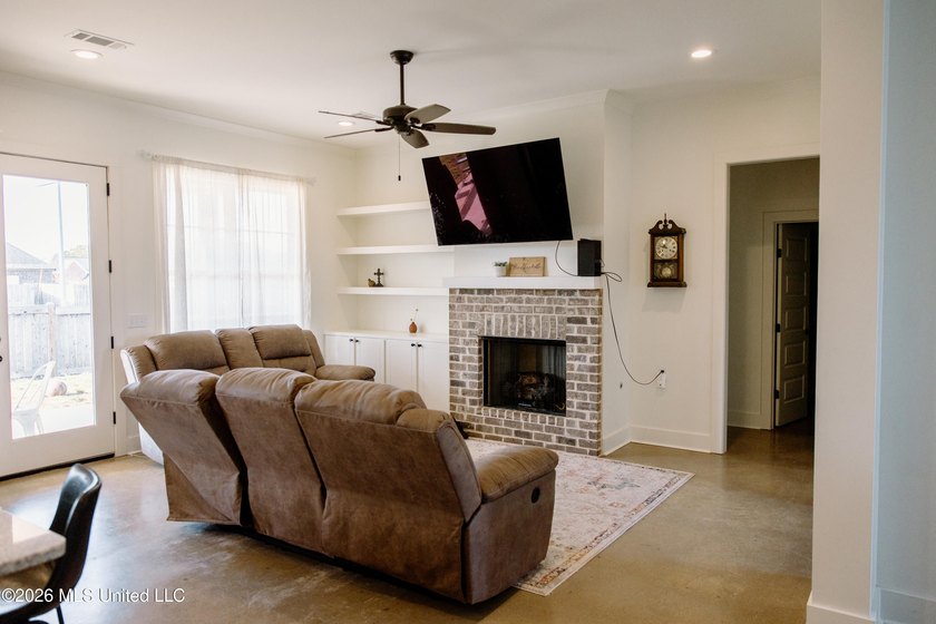 Beautiful Like-New Home on Quiet Cul-de-Sac Located within the - photo 10