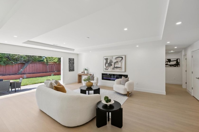 Welcome to this thoughtfully designed, expanded, and extensively - photo 13