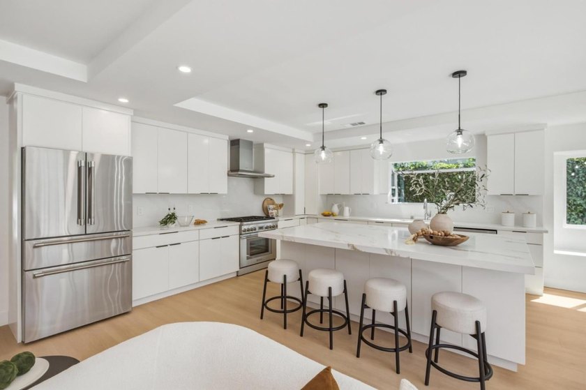 Welcome to this thoughtfully designed, expanded, and extensively - photo 16