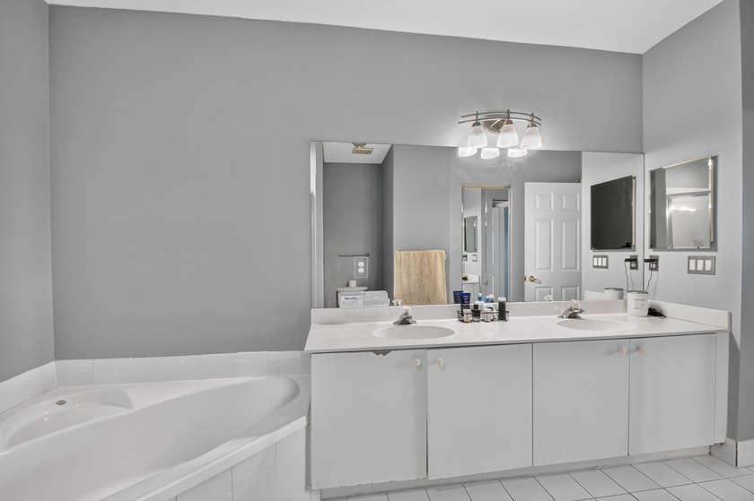 Welcome to this beautifully maintained and RARELY AVAILABLE 4 - photo 38