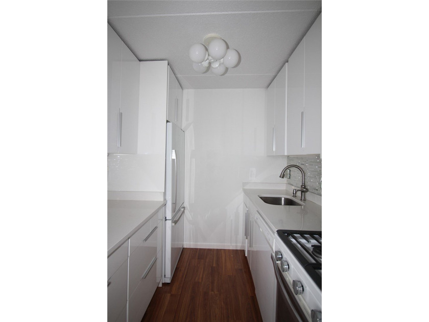 RARE OPPORTUNITY TO PURCHASE A BEAUTIFUL, SUN-SPLASHED - photo 12