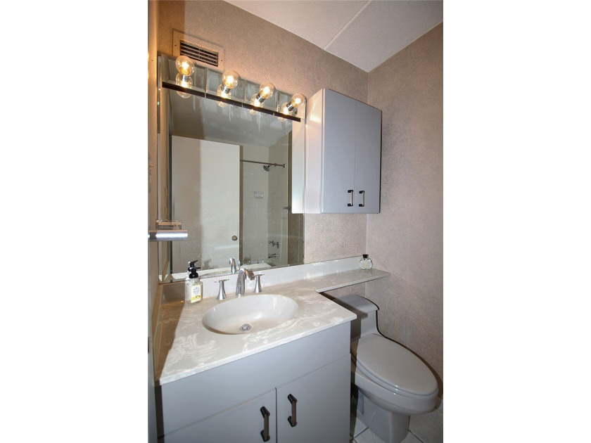 RARE OPPORTUNITY TO PURCHASE A BEAUTIFUL, SUN-SPLASHED - photo 22