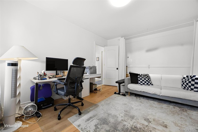 Spacious and fully renovated 2-bedroom, 1-bath condo located in - photo 13