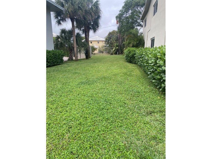 Welcome to this charming 3-bedroom, 2-bathroom condominium - photo 2