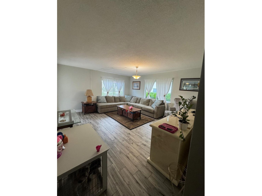 Welcome to this charming 3-bedroom, 2-bathroom condominium - photo 3