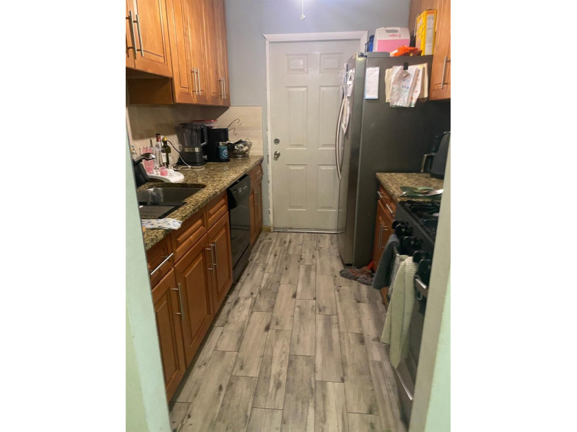 Welcome to this charming 3-bedroom, 2-bathroom condominium - photo 6