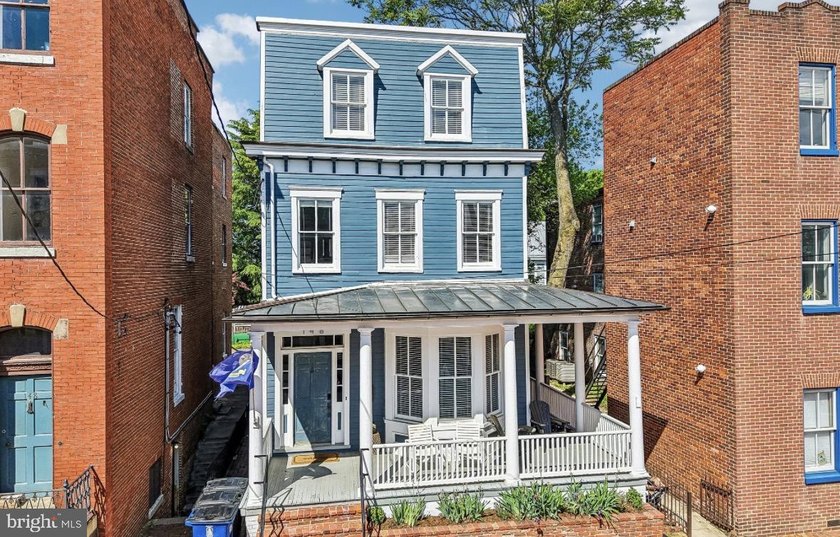 Welcome to 146 Duke of Gloucester Street! As you approach the - photo 2