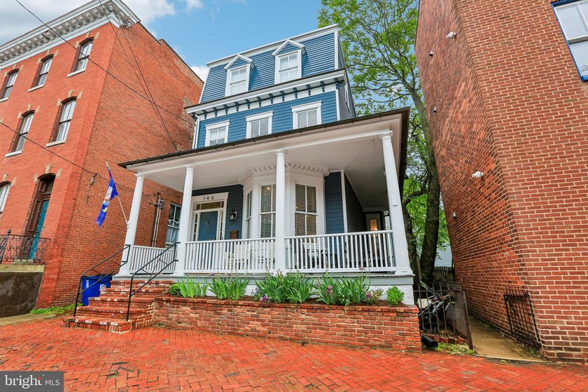 Welcome to 146 Duke of Gloucester Street! As you approach the - photo 4