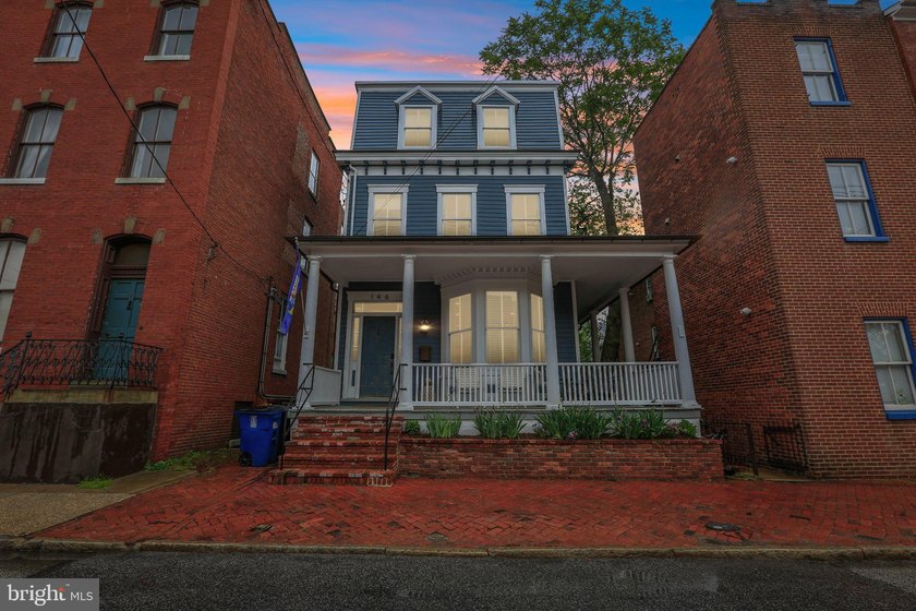 Welcome to 146 Duke of Gloucester Street! As you approach the - photo 7