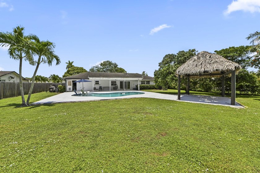 Welcome to 7635 Oakmont Drive in Lake Worth, a charming - photo 8