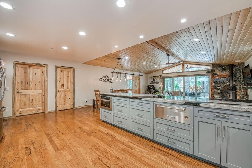 OPEN HOUSE: Sunday, July 5th 12 - 3pmMeticulously maintained and - photo 13
