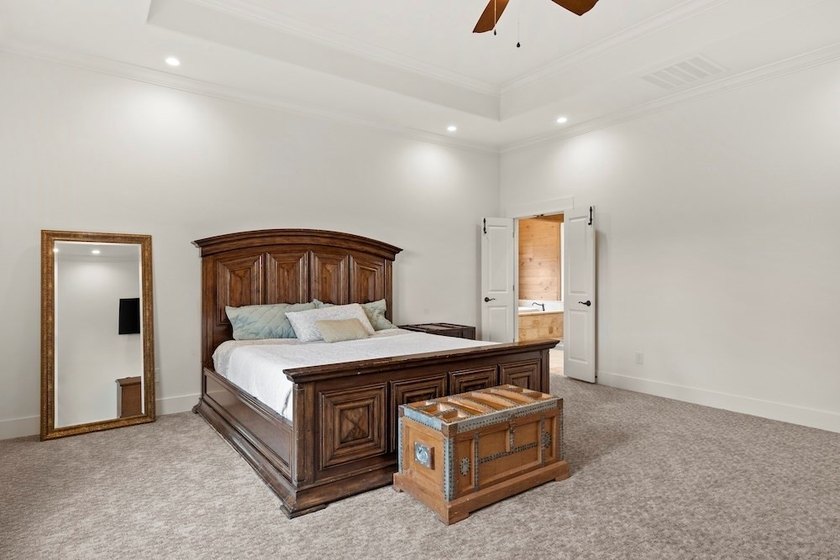 BREEZY HILLS is a breathtaking sanctuary where impeccable style - photo 22