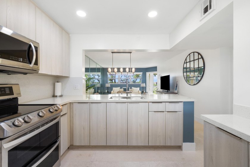 Welcome to the epitome of Florida condo living! This rare, fully - photo 2