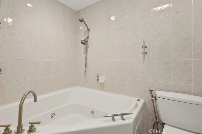**Exceptional Value at New Price- Don't Miss out!!**Discover - photo 19