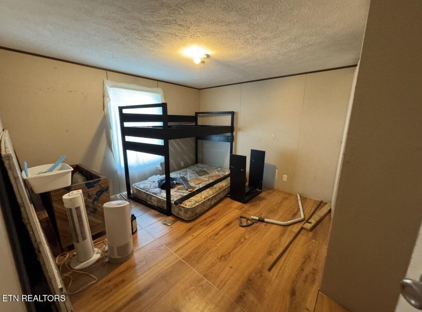 Handyman special! Need more room? Look at all the space you - photo 7