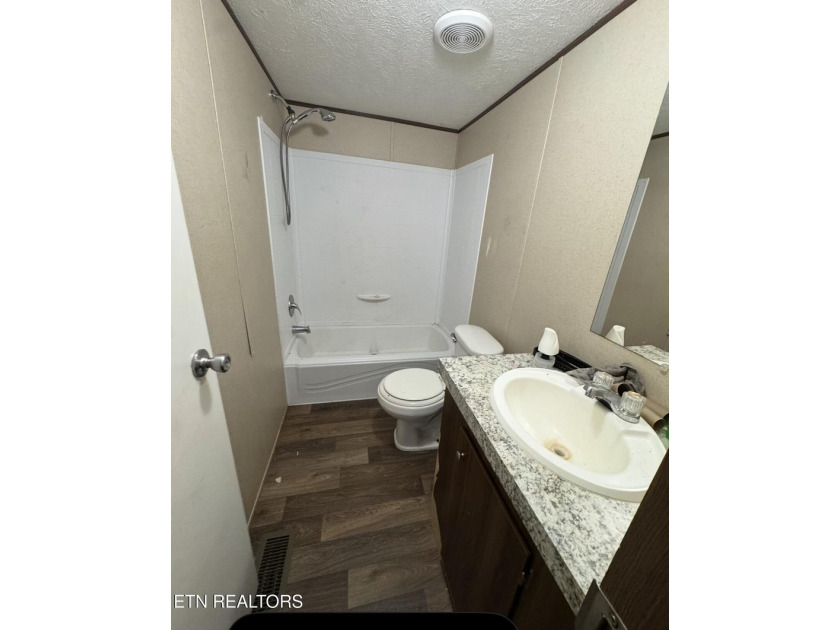 Handyman special! Need more room? Look at all the space you - photo 8