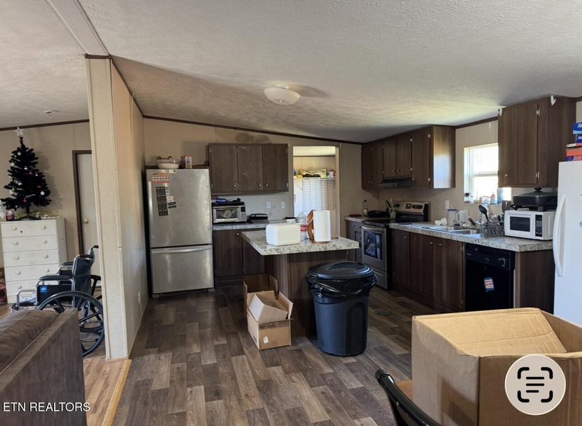 Handyman special! Need more room? Look at all the space you - photo 10