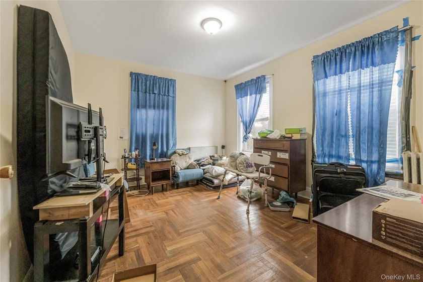 3 Family home in R7 Zoning. Great opportunity to develop this - photo 13