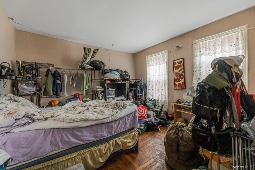 3 Family home in R7 Zoning. Great opportunity to develop this - photo 19