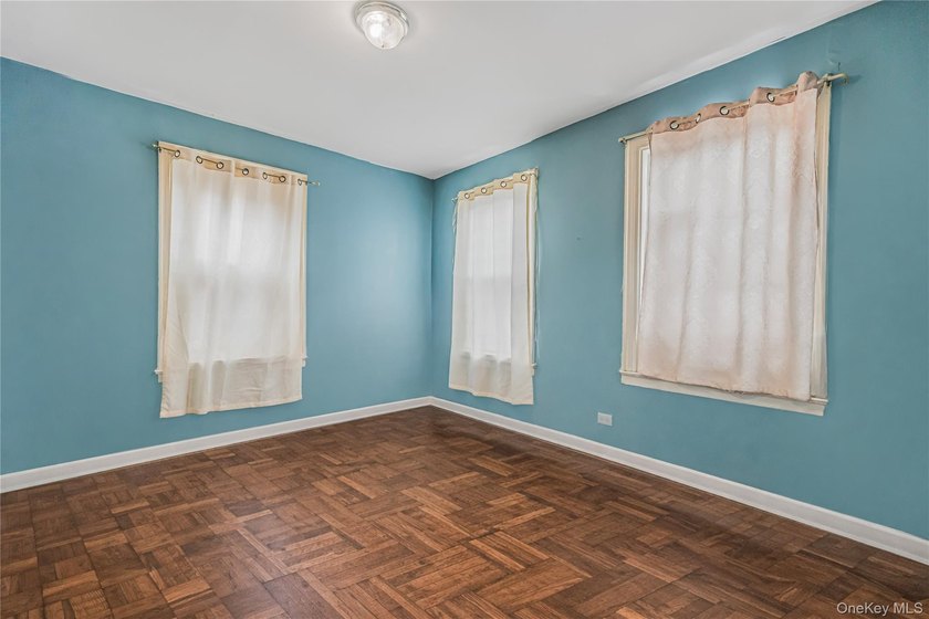3 Family home in R7 Zoning. Great opportunity to develop this - photo 24