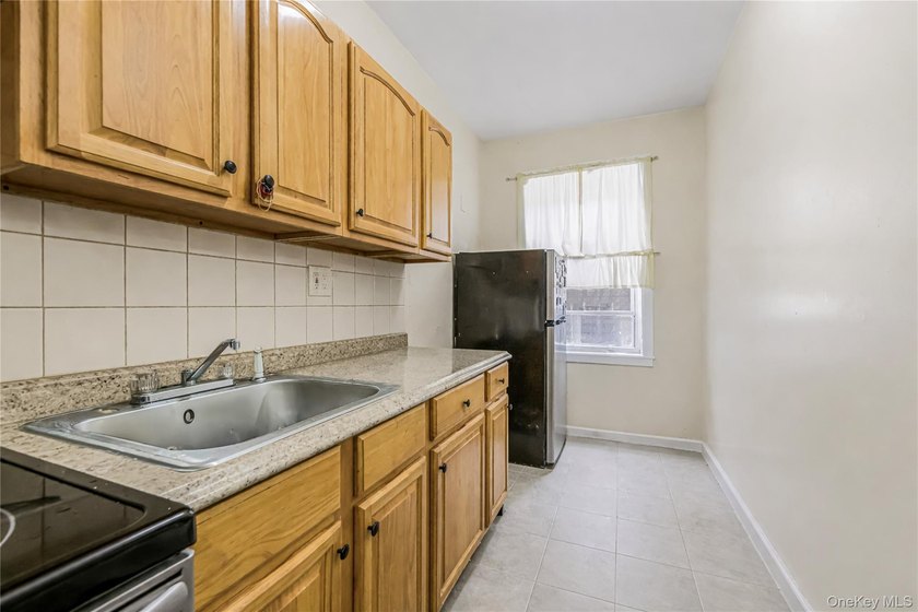 3 Family home in R7 Zoning. Great opportunity to develop this - photo 26
