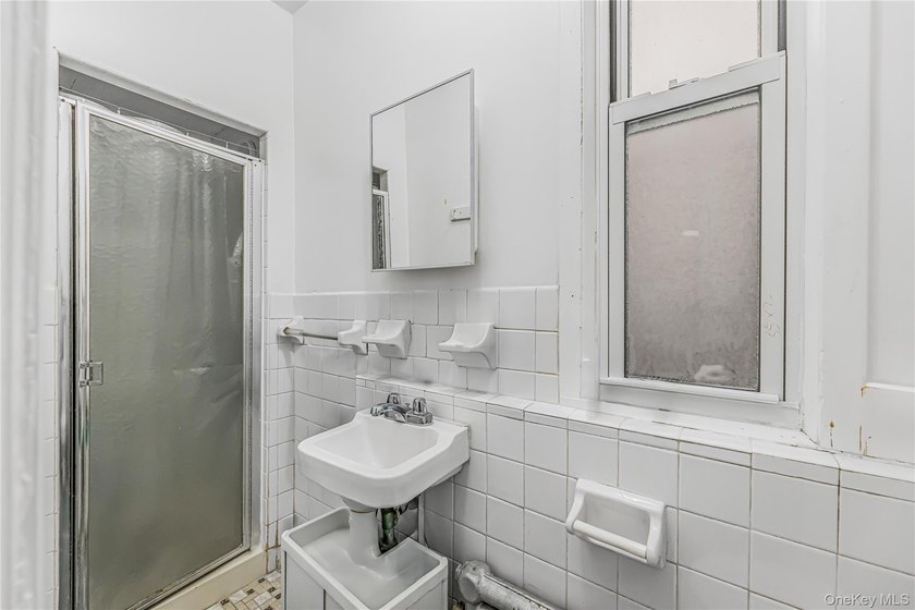3 Family home in R7 Zoning. Great opportunity to develop this - photo 30