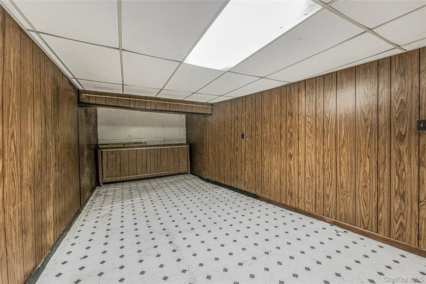 3 Family home in R7 Zoning. Great opportunity to develop this - photo 35
