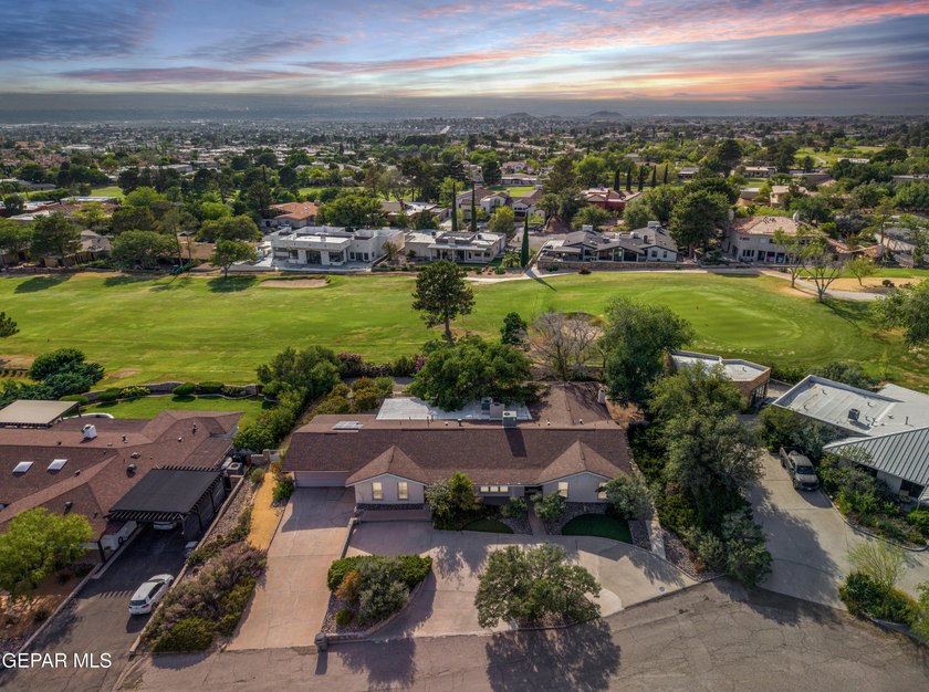 A rare opportunity to own a classic Coronado Country Club estate - photo 5