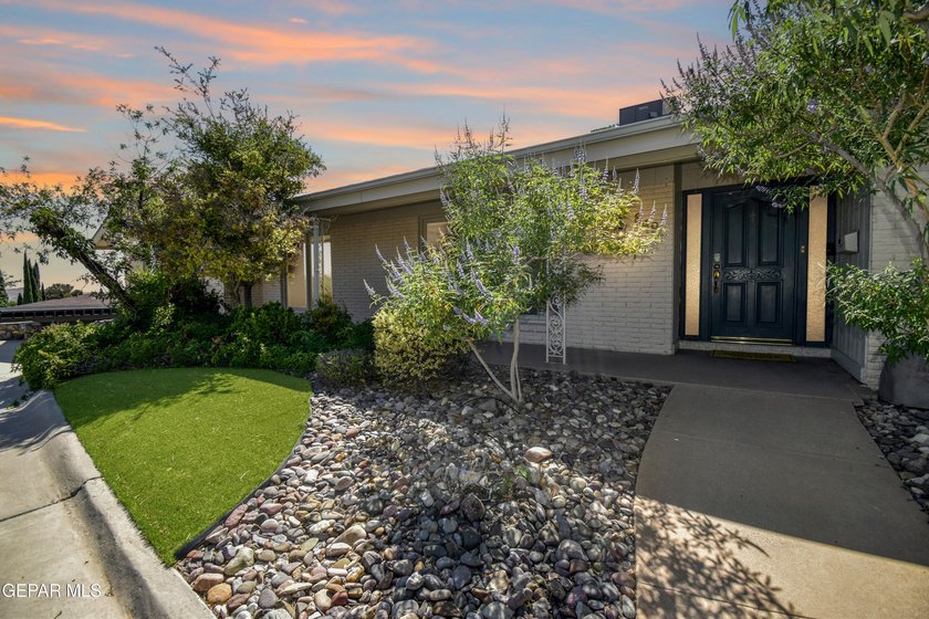 A rare opportunity to own a classic Coronado Country Club estate - photo 7