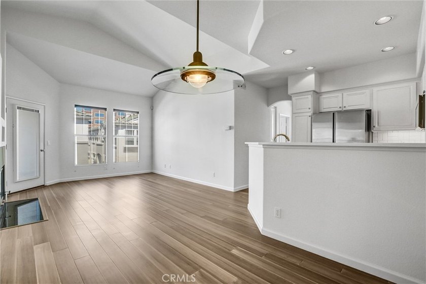 Bright &amp; Modern 2-Bed, 2-Bath townhome in San Diego! Welcome to - photo 8