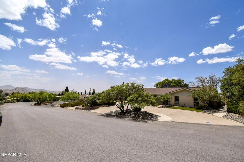 A rare opportunity to own a classic Coronado Country Club estate - photo 9