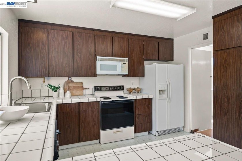 3330 Kemper Rd, Fremont, CA 94536. Beautiful single-level 4 - photo 11