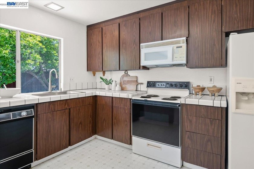 3330 Kemper Rd, Fremont, CA 94536. Beautiful single-level 4 - photo 12
